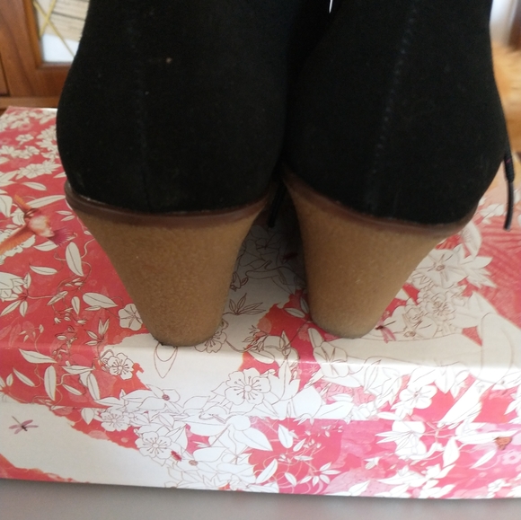 Ladies booties - Picture 2 of 6